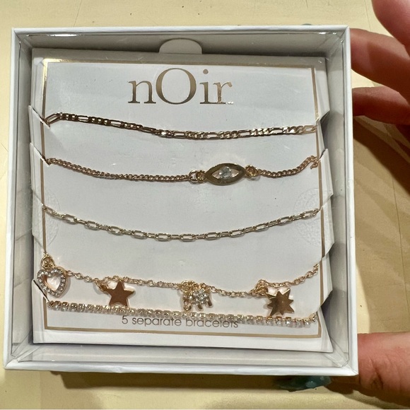 nOir bracelet set in box - Picture 1 of 3